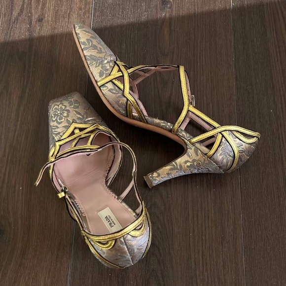 VTG PRADA Brocade Gold Heels 7 - Picture 2 of 8